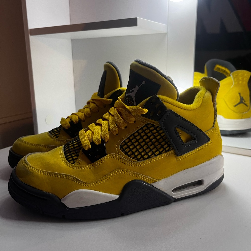 Air Jordan 4 Retro 'Lightning' 2021
